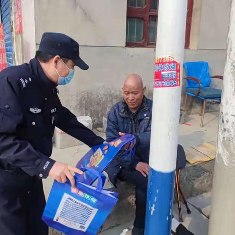 御苑派出所在辖区内开展反诈宣传工作