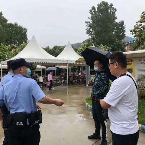 御苑派出所民警帮助游客找回遗失手机