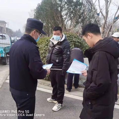 御苑派出所在辖区内开展反诈宣传工作