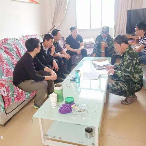 县委领导到路则村委会检查护林防火工作