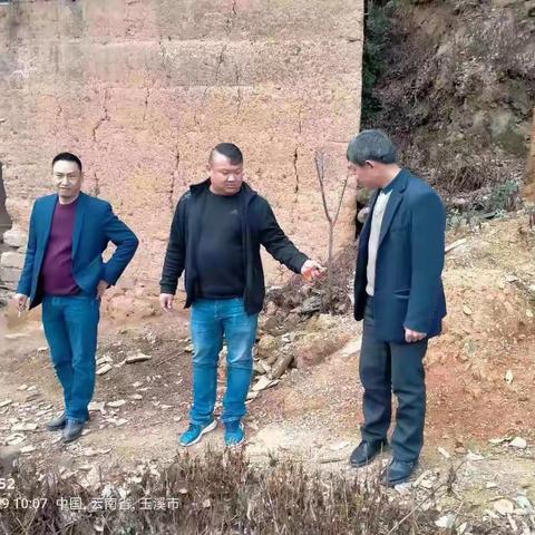 竹山镇领导走访慰问贫困户