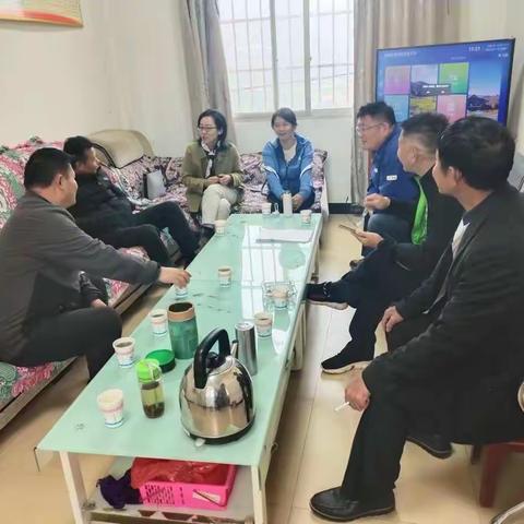 宜良县领导及镇领导到路则村委会视察工作