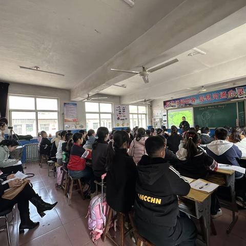 教与研携手，学与思同行——南甸完全小学英语教研活动