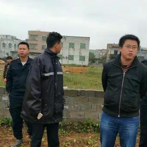 重拳出击---西秀镇打击违法建筑力度不因任何天气变化而减少