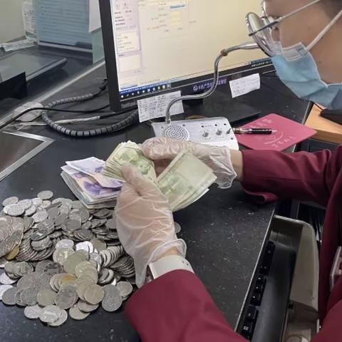 兴业银行北京分行深入开展拒收人民币现金宣传服务，保障群众用现安全