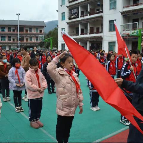 芙蓉桥小学“保护碧水蓝天、共建美丽家乡”雷锋月主题实践活动