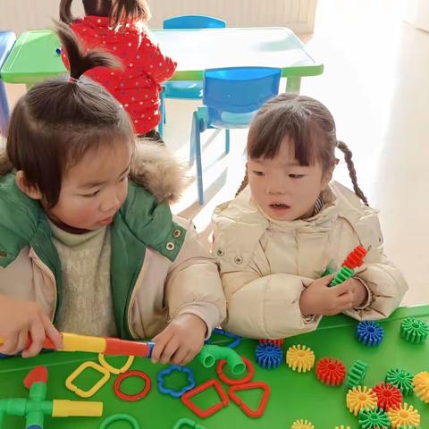 【与礼有约 · 文明相伴】恩博睿幼儿园培养幼儿能与同伴友好相处的能力