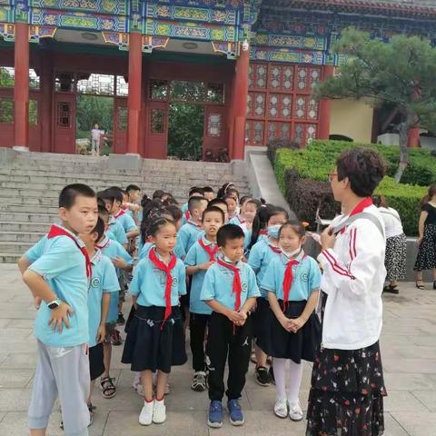 走进泽州公园 践行雷锋雨墨精神--花园小学二（1）班学雷锋雨墨活动纪实