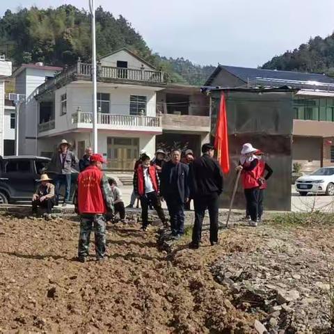 积极响应国家政策，正在实施牛角塘村上湾里“美丽庭院”建设项目