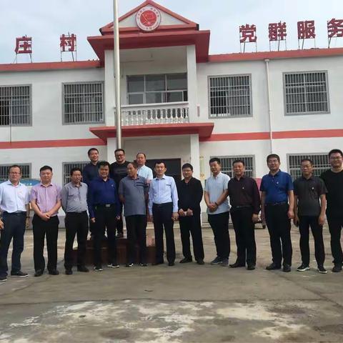 教体局班子成员走访慰问困难群众