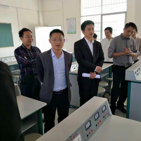 龙岗初中接受全市义务教育办学标准化学校评估认定及“全面改薄”专项督查