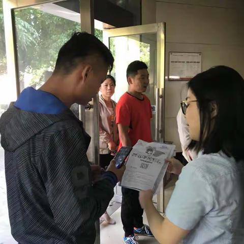 涂山路支行积极开展“反假币”宣传活动。