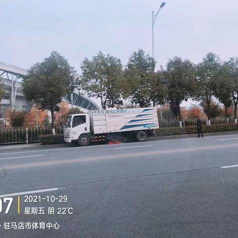 开发区城管局环卫所持续开展每周五城市清洗行动，共创文明美好城