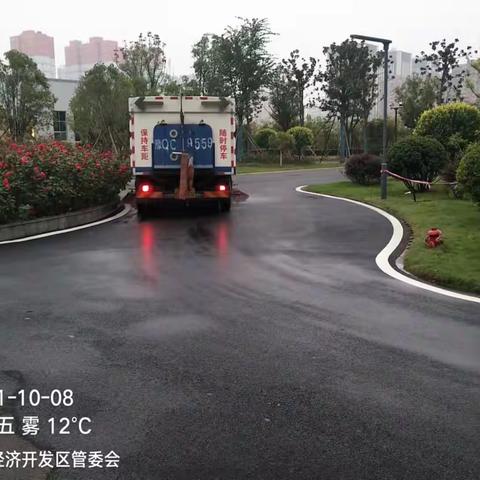 开发区城管局环卫所节后持续整治，开展周五城市清洗行动