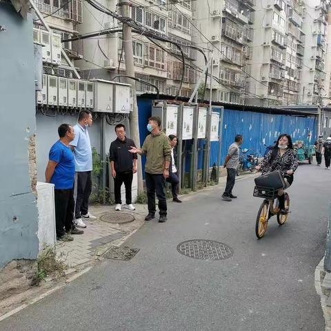 汗水诠释忙碌，用心为民服务，这就是崇西房管人的一天...