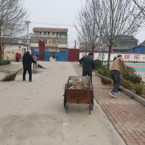 徐镇完小全面清理、消杀，为全面复学做准备。