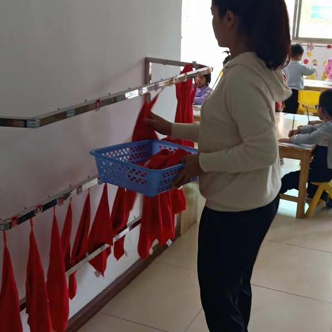 广宁潭布镇育龙幼儿园中一班《秋季疾病预防措施》