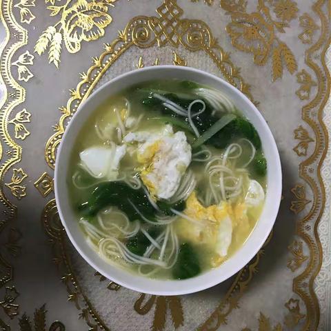四（3班）陈家玲                                      鸡蛋青菜汤面