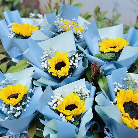 浓情三月，爱在行动——中江县普兴镇中心幼儿园“三八”妇女节活动