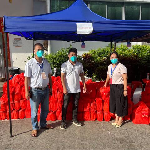 刷屏！龙华区海垦街道封控区居民收到“爱心大礼包”