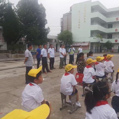 黄石市广场路小学教育集团花湖小学小手牵大手公交安全进校园