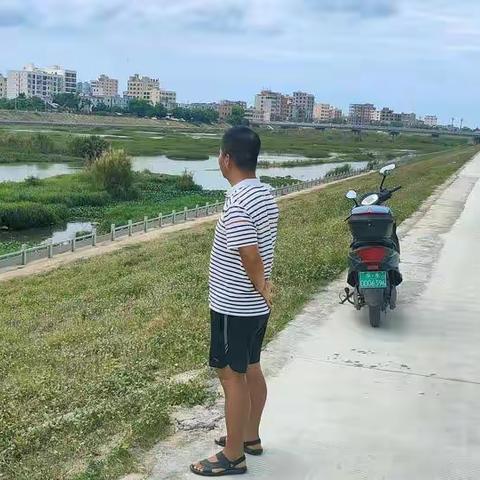 冲坡中学相关值班领导到望楼河巡查