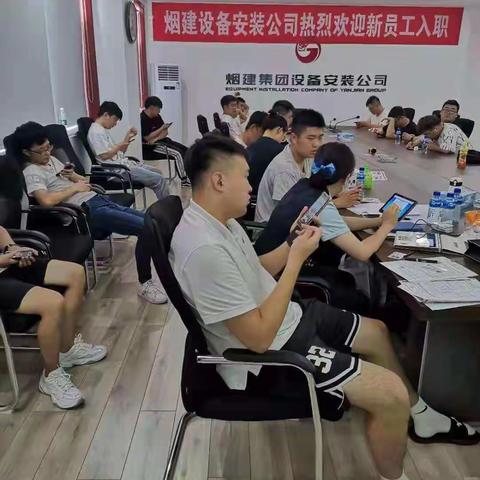 走进代发工资单位激活卡片