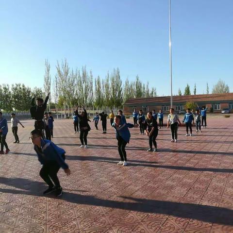 新窝铺中学2018年九年级学生体育训练实况