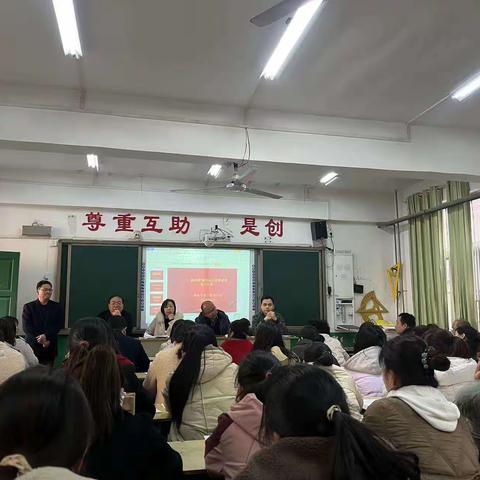 辉县市第一民族学校 落实“一岗双责”营造安全校园