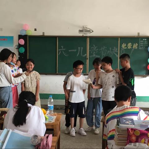 我的“六一”我快乐                             洪湖市第十一中学六（2）班庆“六一”活动剪影