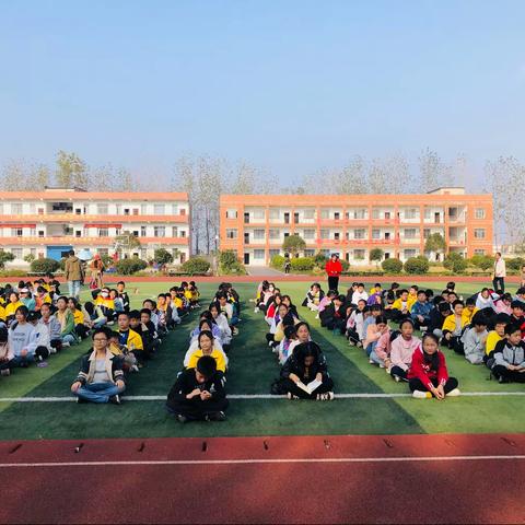 表彰年级先进  激励全体奋进