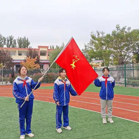 【强国复兴有我】喜迎二十大 争做新时代好队员---我和队旗合个影”党集学区田海小学建队节主题队日活动