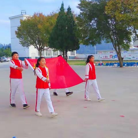 快乐运动  阳光成长                             ——盘龙小学第七届阳光体育运动会