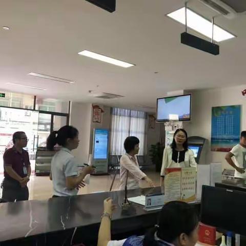 天涯区副区长李莉来朝阳社区调研