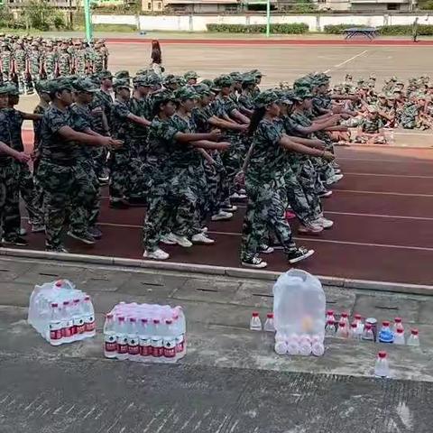 在挥汗如雨的日子里，更需要努力和认真。