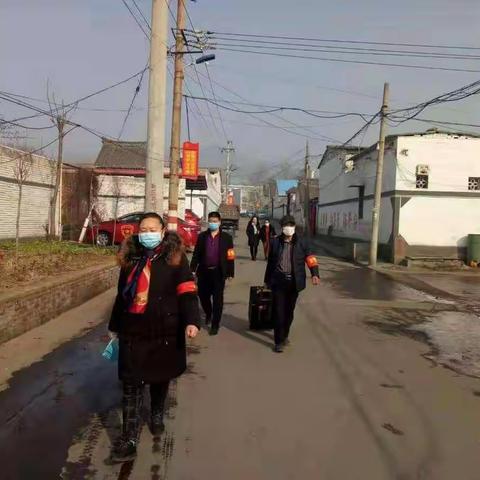 面对来势汹汹的疫情，辛南村充分发挥基层党组织的战斗堡垒作用
