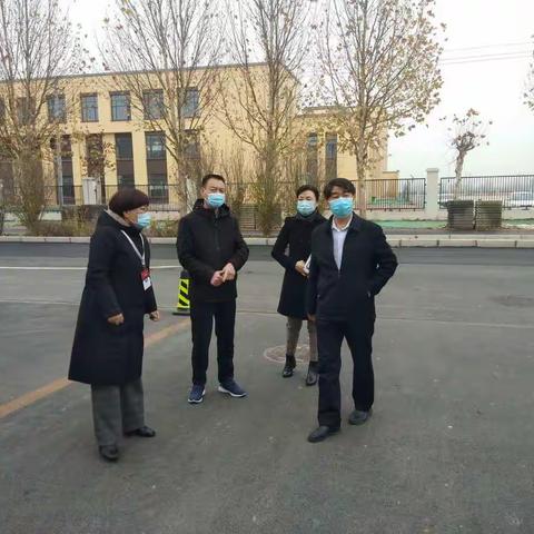 市教育局副县级督学张培银到临漳县督导校园冬季疫情防控和重点工作