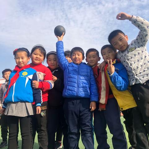 我运动我快乐我健康           果庄中心小学举行2019趣味活动          三年级四班