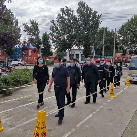 孟达英旗长到尼三中调研