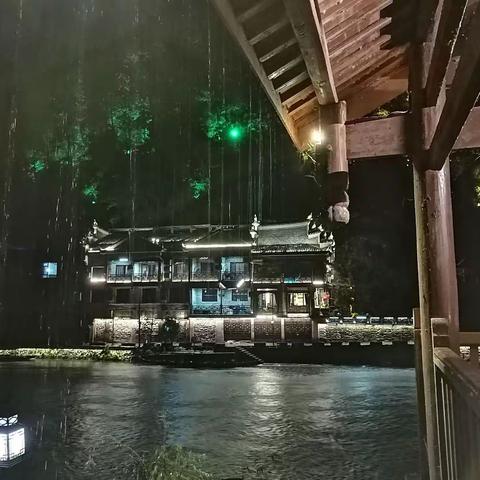 雨夜沱江