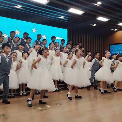放飞梦想， 童心飞扬—— 江浦实验小学一（2）班校园合唱节展露光芒