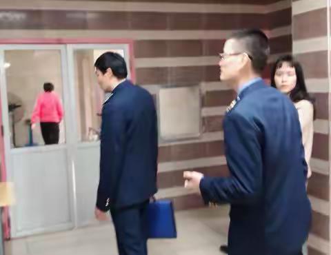 坂东镇侨乡幼儿园迎接市场监督管理局对食堂的随机检查