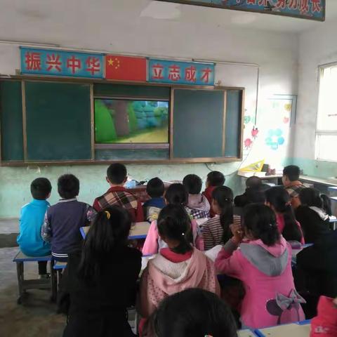 李桥镇葛陵小学安全教育日观看安全教育视频