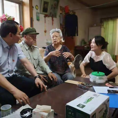 七一慰问党情浓    不忘初心薪火传——大明宫街道开展慰问党员活动