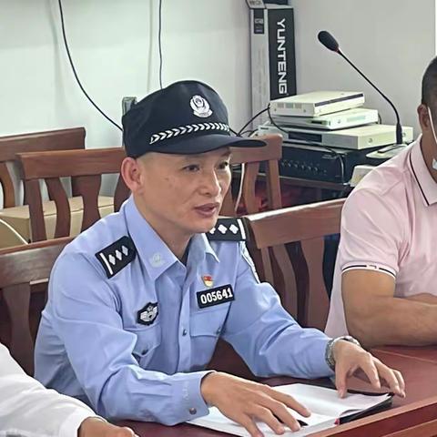 文道村委会召开防范“两抢一盗”工作部署会