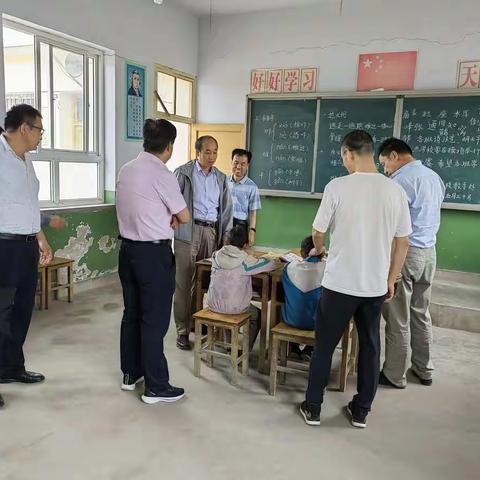 教育局第一督导组督查卧龙学区常规工作