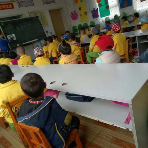 小[一]班安全教育课 怎么预防水痘