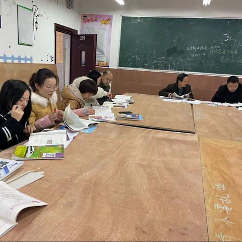 同谱育人新篇，共架理想金桥