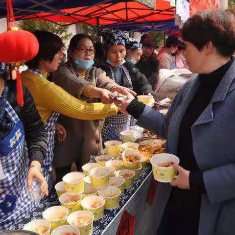 美食悠悠在我心四8班    周慧媛