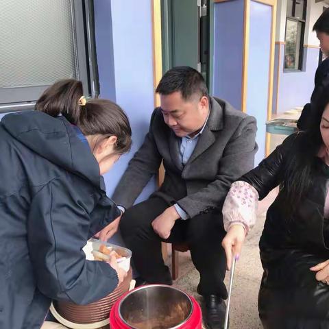 开学第一天，校长和我们共进午餐！